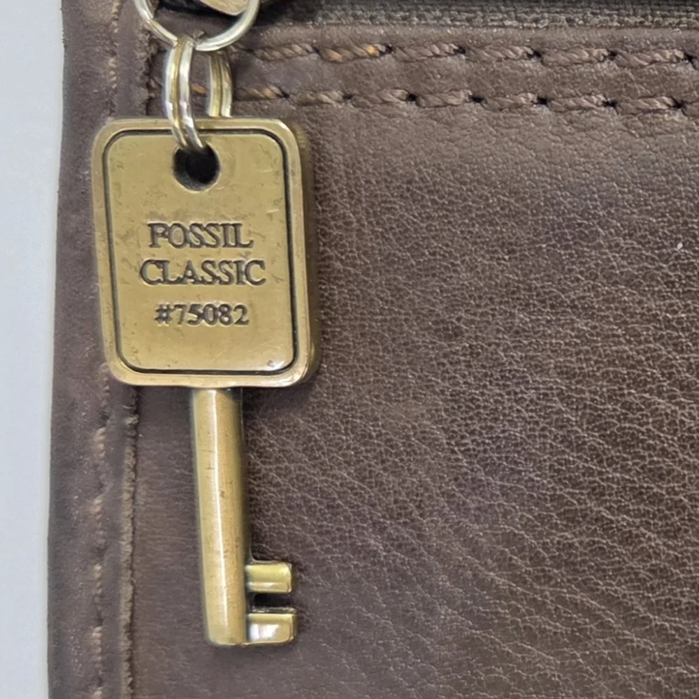 Vintage Y2K Fossil New American Classic Key Brown Leather Crossbody Purse Bag - Picture 3 of 16